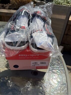 Easy Spirit Womens 11 Black and Red Sport Sandals